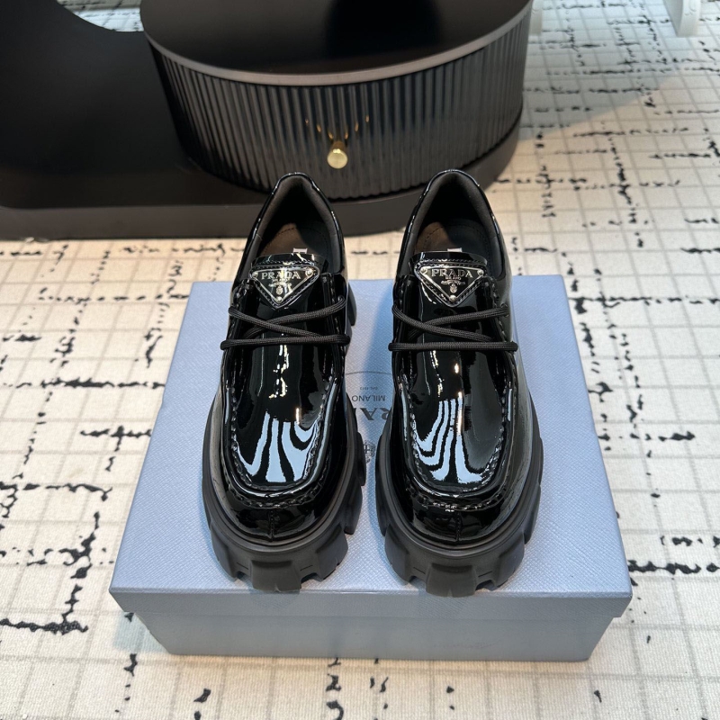 Pra*a casual shoes